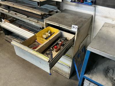 Overview picture of Various hand tools